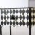 Commode arlequin noir, blanc et or – avec plateau en marbre