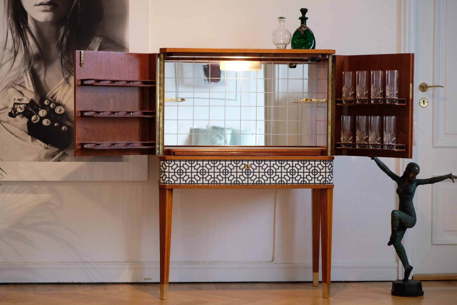 skap-636.5 Barschrank schwarz-weiß – Vintage 1960er, Mint Condition