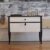 Commode noir et blanc – gustavienne, ferrures en laiton