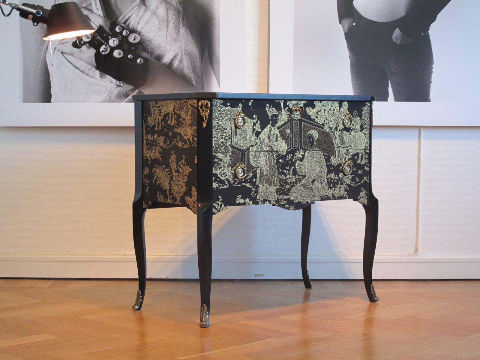 byra-Gustavian_1 Kommode schwarz mit Blattgold – gustavianisch, Chinoiserie