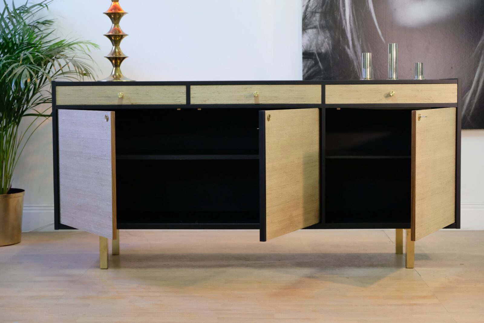 Sideboard schwarz mit Seegras – Vintage, 1960er